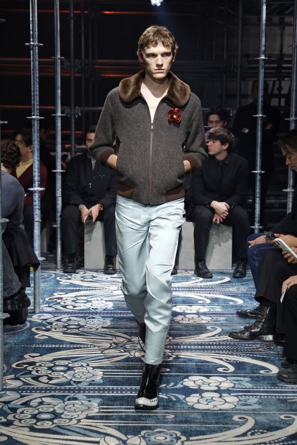 Prada modna revija muške mode za jesen 2025