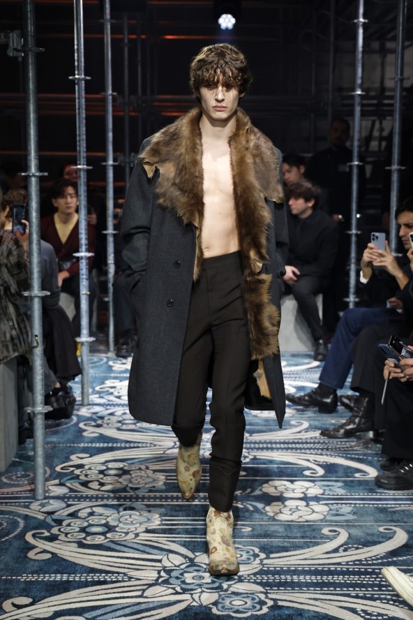 Prada modna revija muške mode za jesen 2025