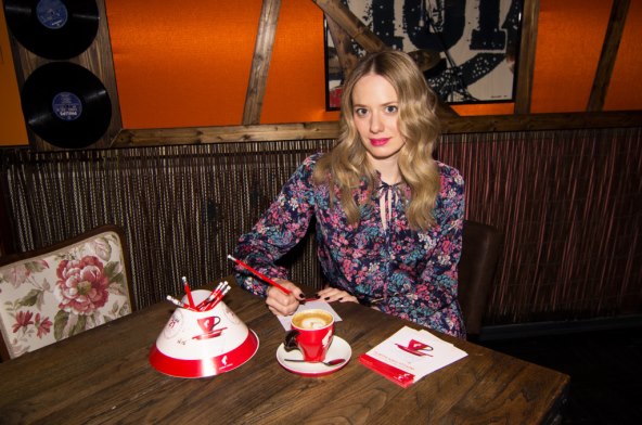 Jelena Veljača i Andrea Andrassy na neobičan način platile kavu