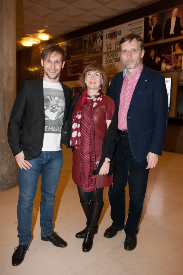 Jelena Rozga zablistala u seksi haljini s prorezom