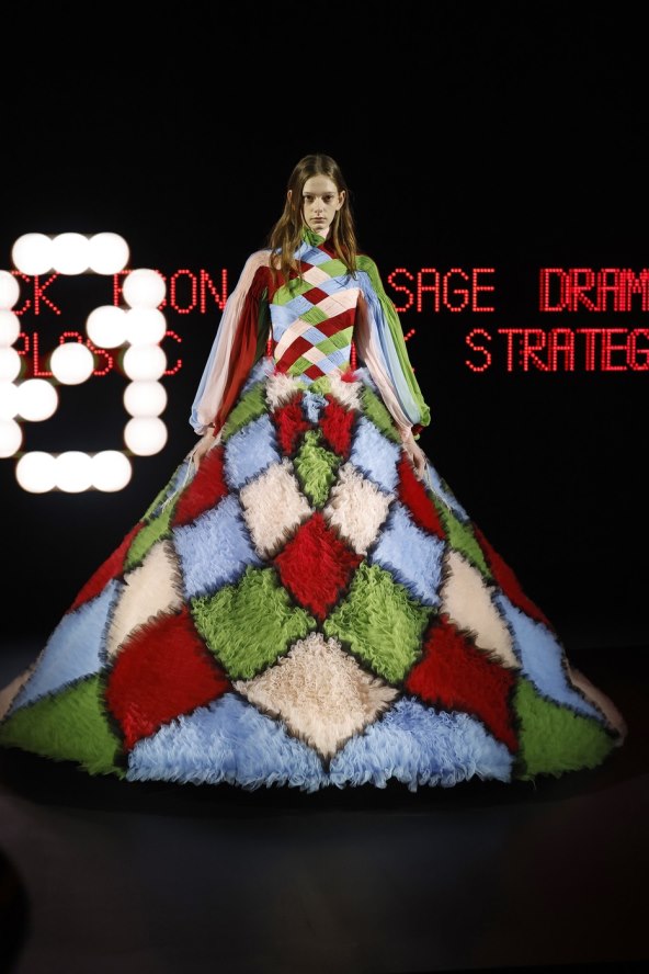 Alessandro Michele za Valentino priredio spektakl visoke mode