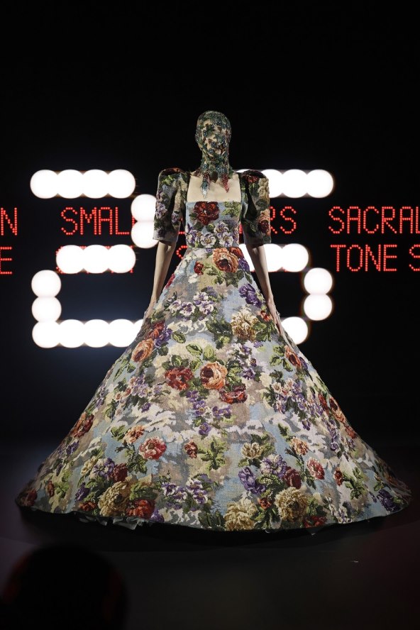 Alessandro Michele za Valentino priredio spektakl visoke mode