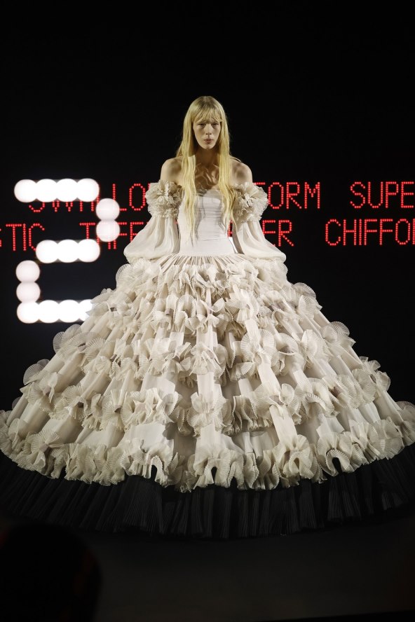 Alessandro Michele za Valentino priredio spektakl visoke mode