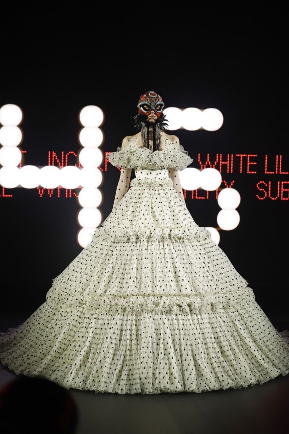 Alessandro Michele za Valentino priredio spektakl visoke mode