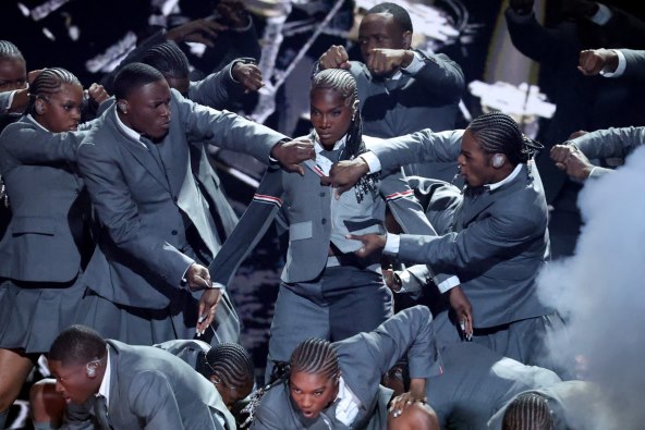 Doechii i preppy kombinacije s potpisom Thoma Brownea