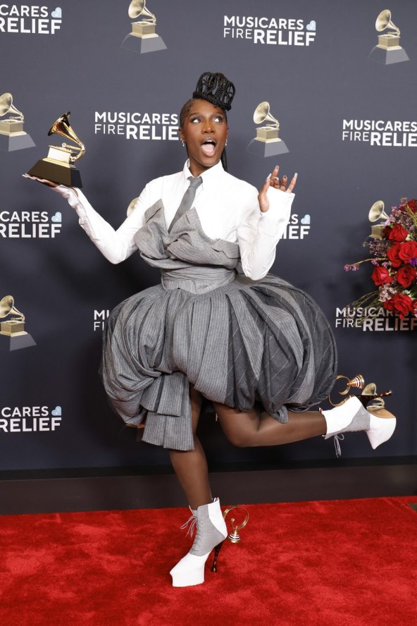 Doechii i preppy kombinacije s potpisom Thoma Brownea