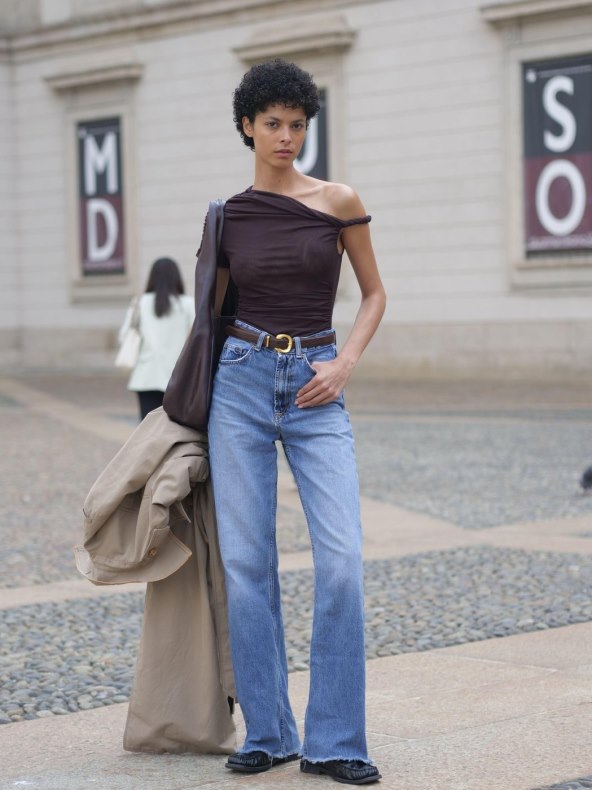 Čokoladno smeđa boja street style jesen 2024