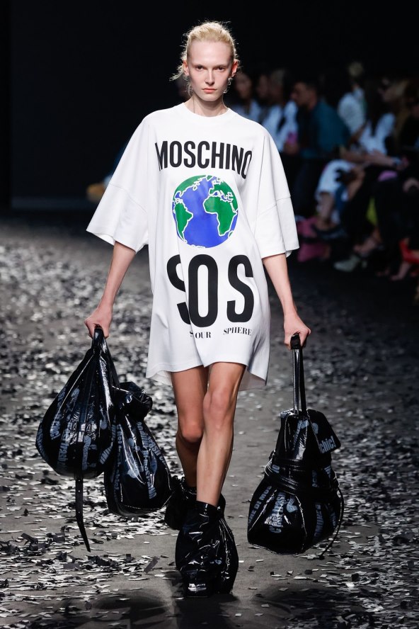 Moschino predstavio zabavnu kolekciju u Milanu