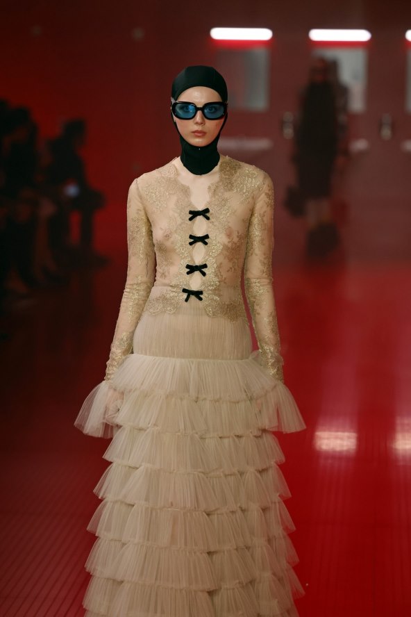 Valentino održao reviju za jesen 2025 u javnom WC