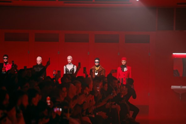 Valentino održao reviju za jesen 2025 u javnom WC