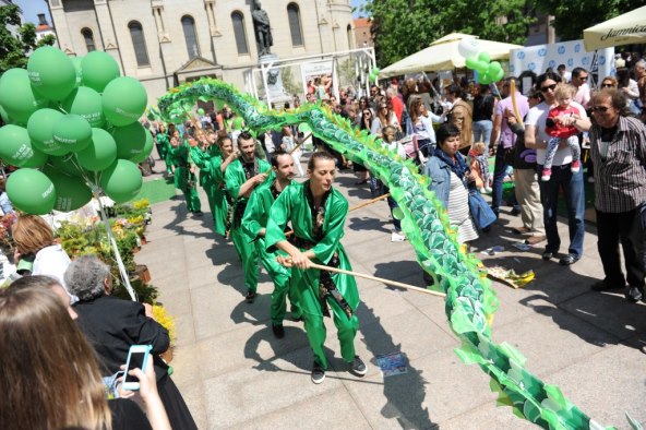 Senzacija na Cvjetnom trgu: Kineski zmaj i indijska plesačica rasplesali zagrebačku špicu