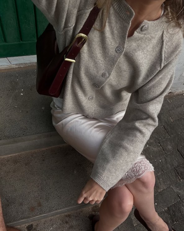 Suknje do koljena za ljeto 2025