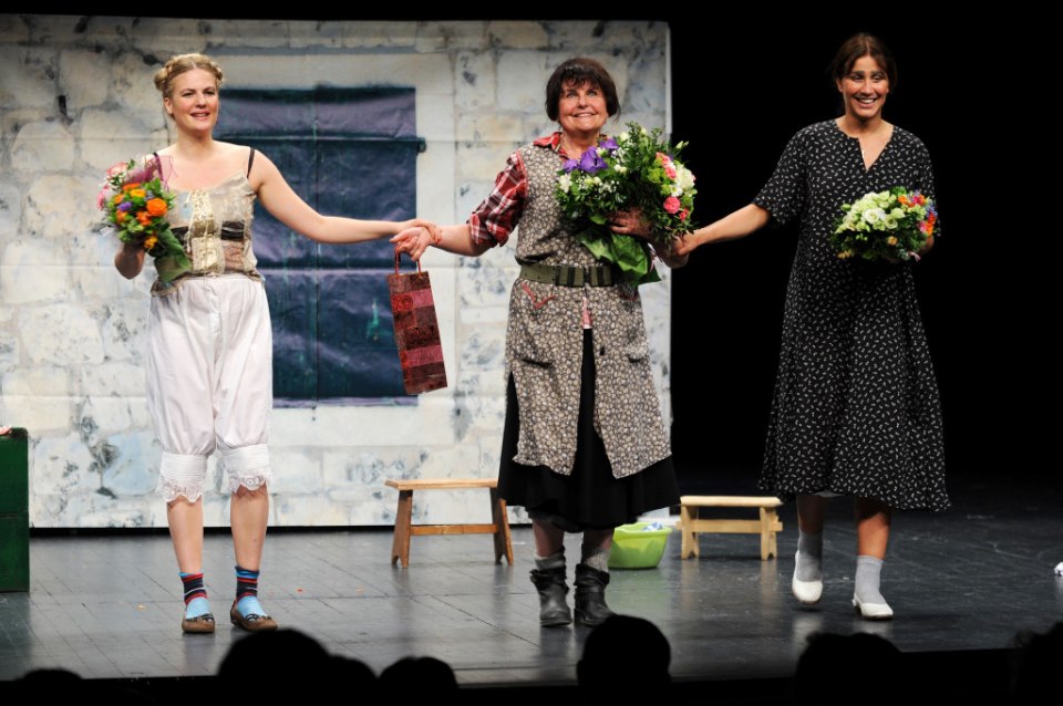 Ana Gruica trudnički trbuh prekrila samo crnom čipkom