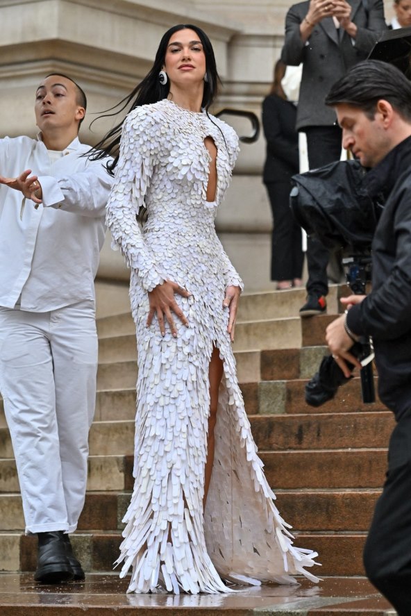 Dua Lipa oduševila u bijeloj Schiaparelli haljini