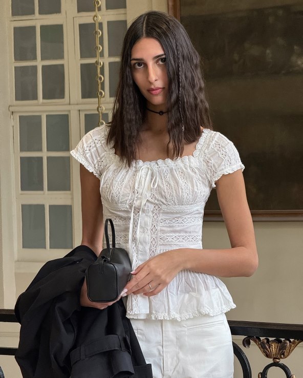 Bijele traperice su ljetni modni trend