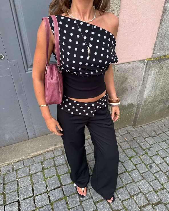 Kako nositi polka dot uzorak ljeto 2025