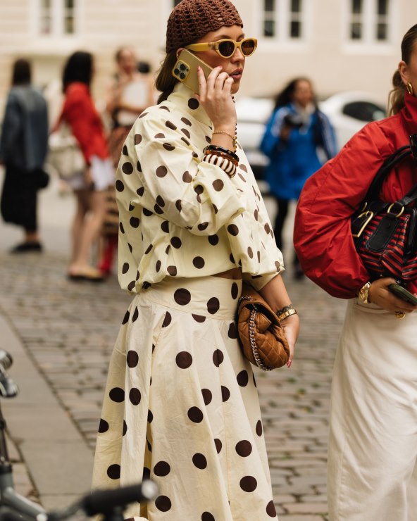 Street style inspiracija s ulica Kopenhagena kako nositi točkice
