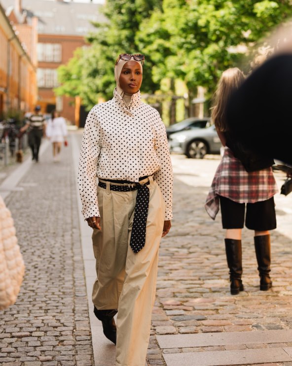Street style inspiracija s ulica Kopenhagena kako nositi točkice