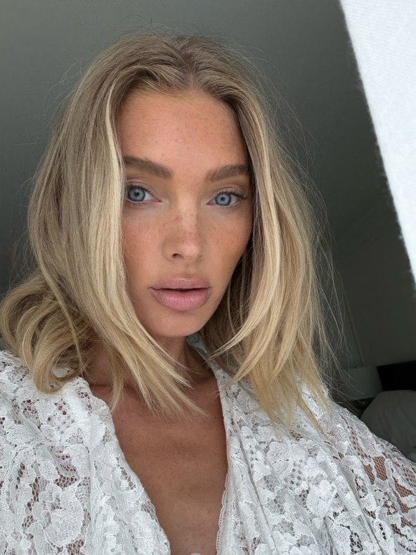 Elsa Hosk nosi bijelu košulju i čipkastu bijelu bluzu