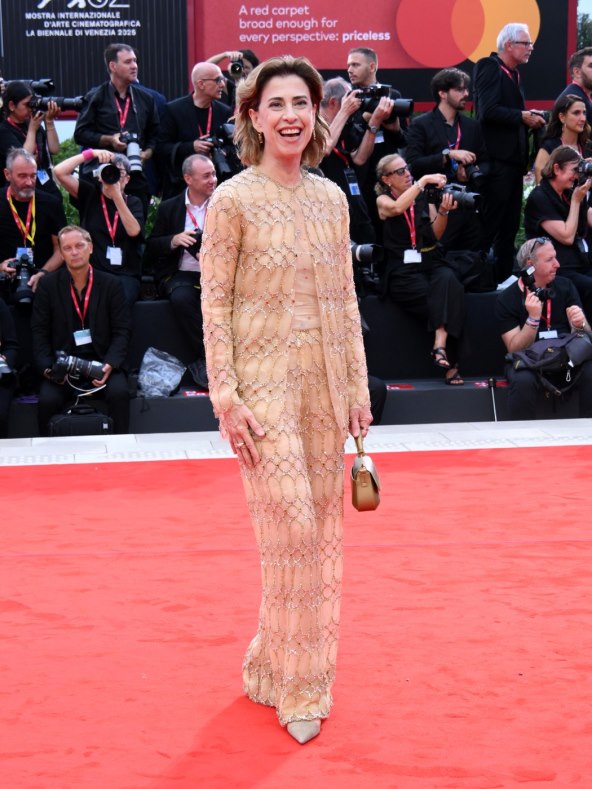 Tilda Swinton nosi custom Chanel na Venecijanskom filmskom festivalu 2025