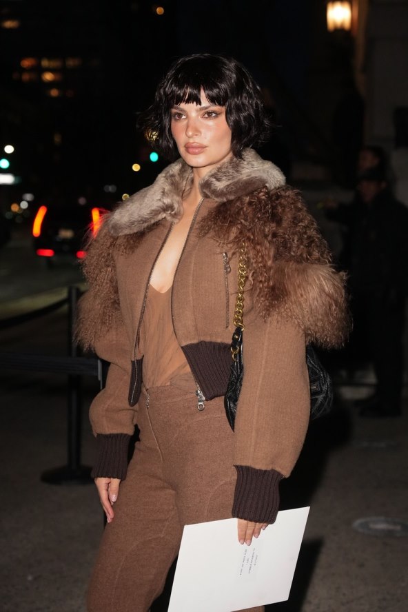 Emily Ratajkowski bob frizura revija Marc Jacobs
