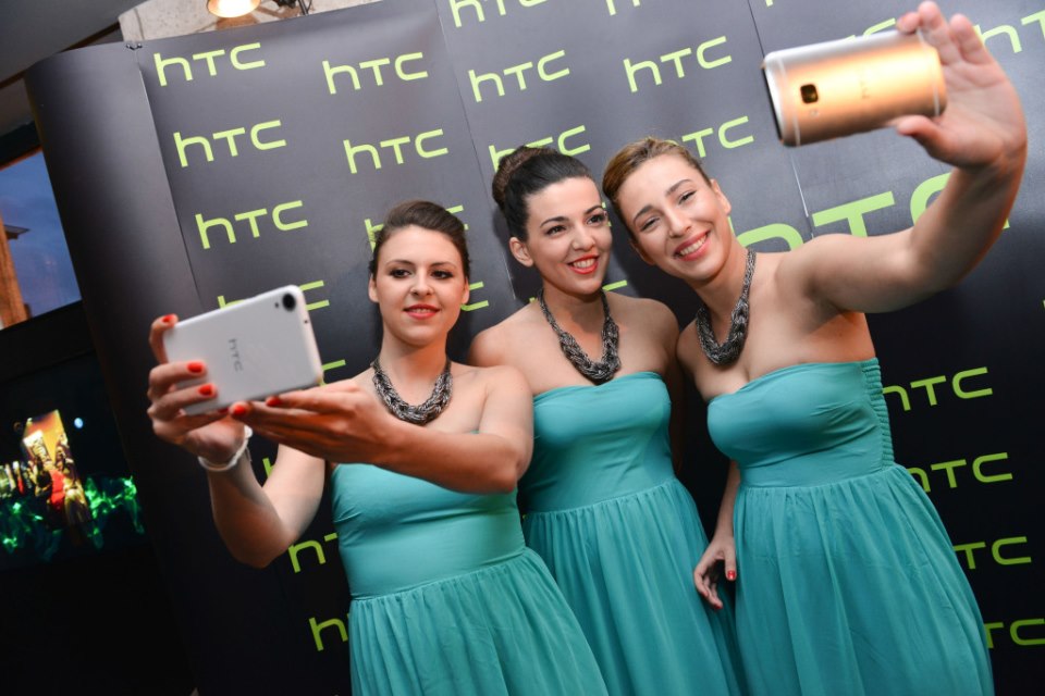 Za savršen selfie pobrinuo se HTC, naše zvijezde spremno pozirale