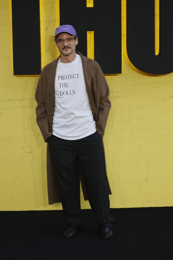 Zašto Pedro Pascal nosi majicu s natpisom Protect The Dolls