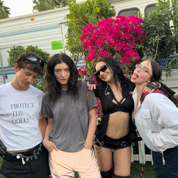 Zašto Pedro Pascal nosi majicu s natpisom Protect The Dolls