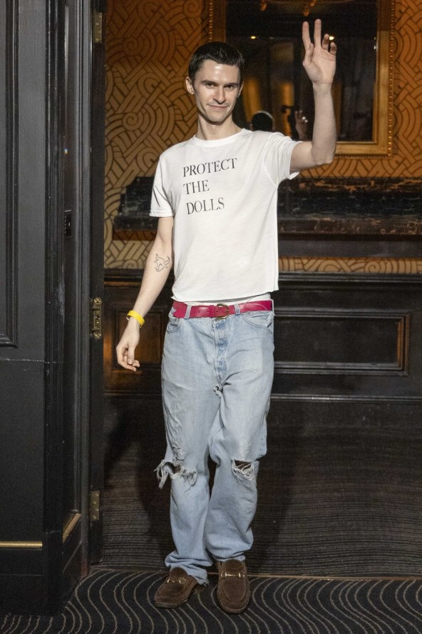 Zašto Pedro Pascal nosi majicu s natpisom Protect The Dolls