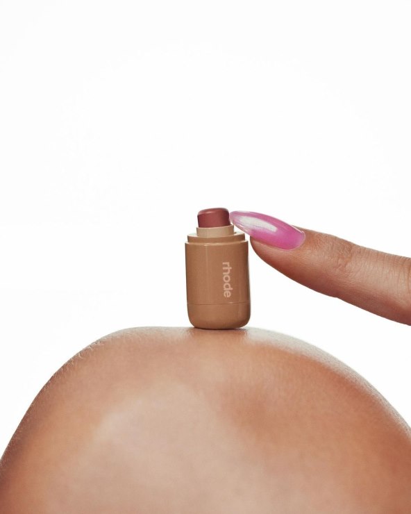 Rhode Pocket Blush kremasto rumenilo u stiku