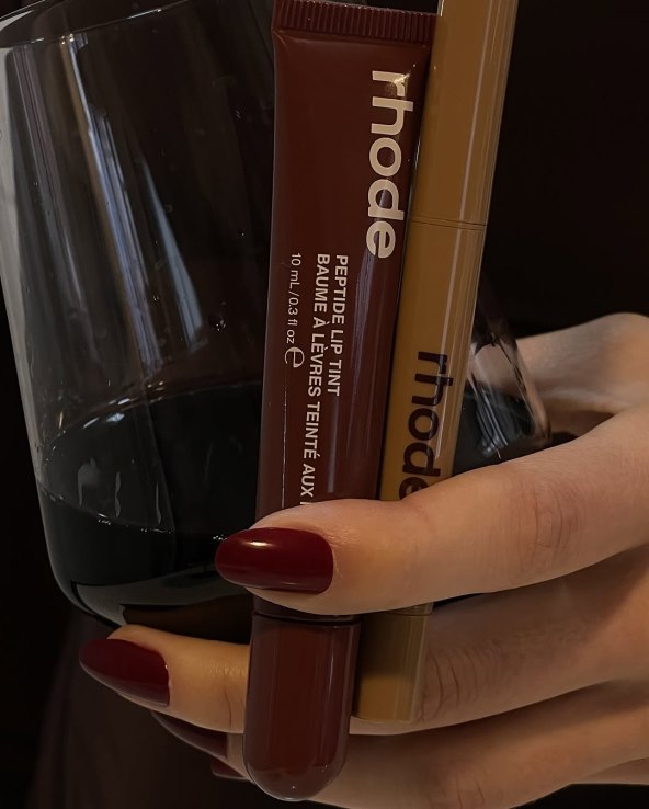 Berry Blush trend za proljeće 2025