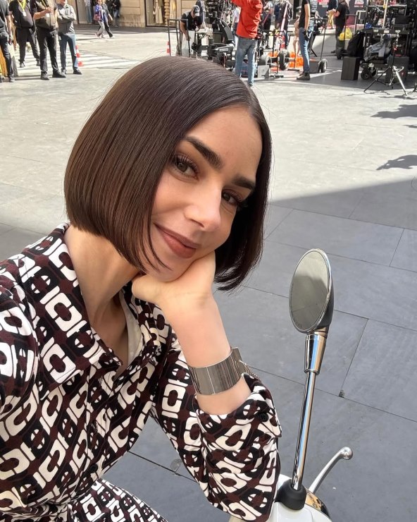 Novi bob Lily Collins za petu sezonu Emily in Paris