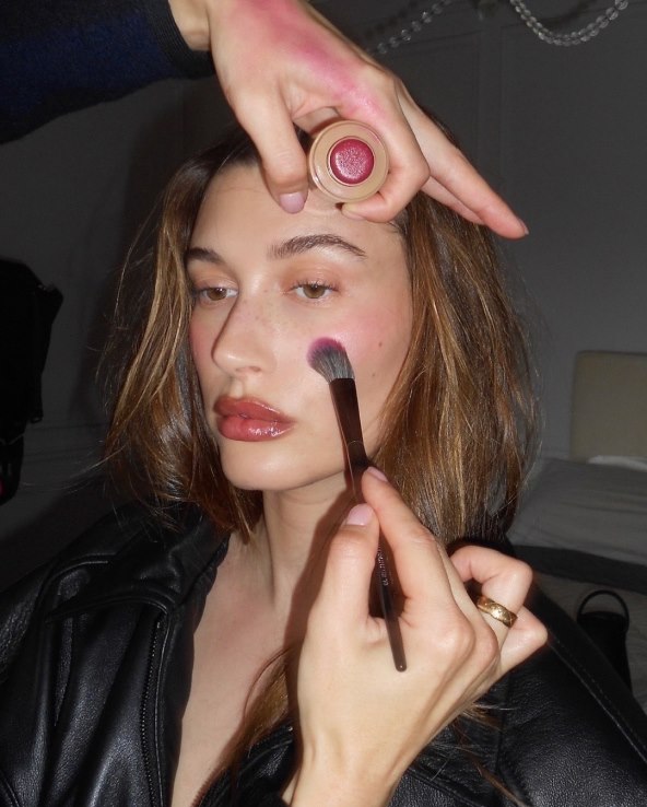 Berry Girl Summer makeup trend za ljeto 2025