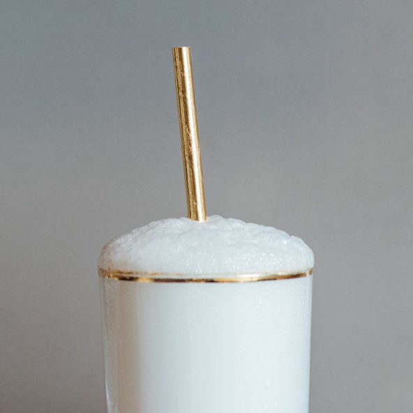 Pripremite osvježavajući koktel gin fizz