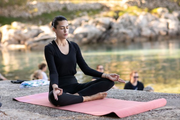 Održan je Sensa Yoga Pure Energy Retreat u hotelu Manora u Nerezinama