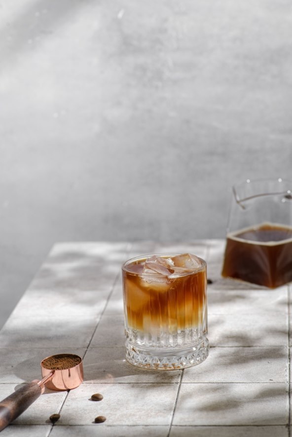Pripremite espresso tonic bezalkoholni koktel