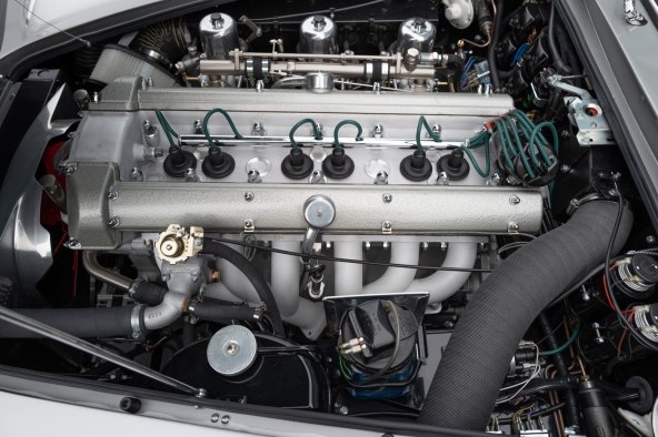 Na aukciju ide Aston Martin DB5 automobil iz James Bonda