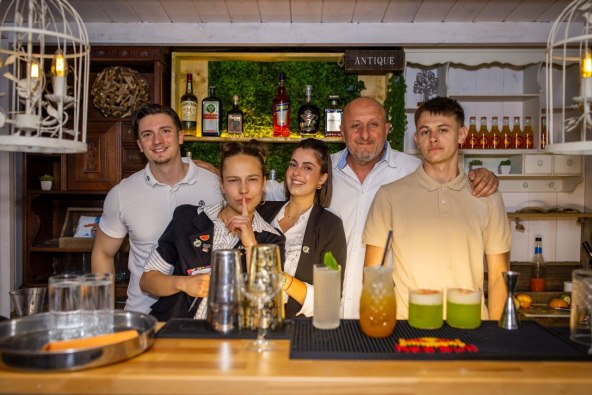Najfotogeničniji ljetni šank u Zagrebu Botanist i Pablos bar 