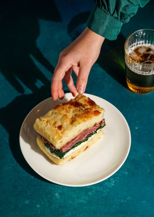 Pripremite viralni TikTok Kitchen Sink Sandwich