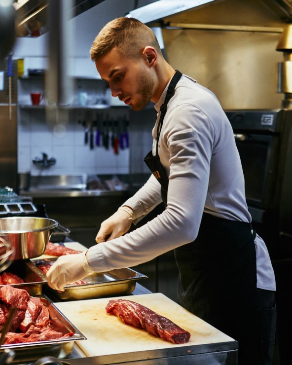 Chef Luka Džamarija uspješno vodi kuhinju zagrebačkog Mareda