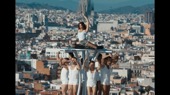 Dua Lipa ima novi singl Illusion čiji je video sniman u Barceloni