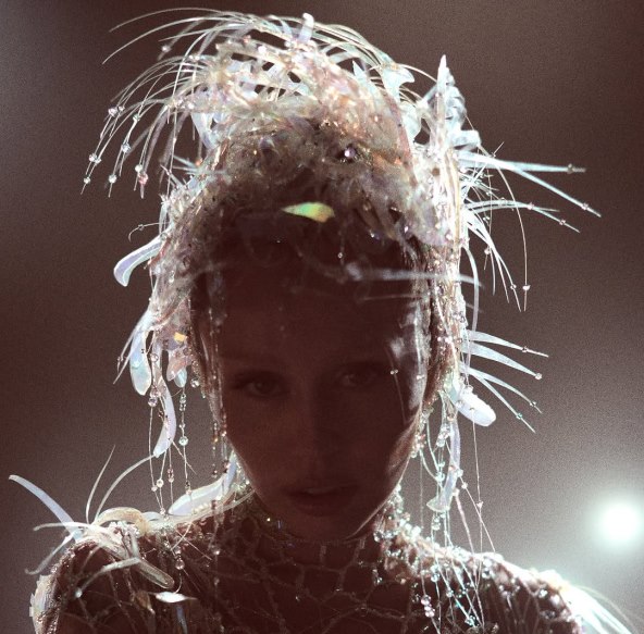 Trailer za film Miley Cyrus Something Beautiful