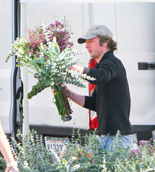 Jeremy Allen White obožava kupovati cvijeće