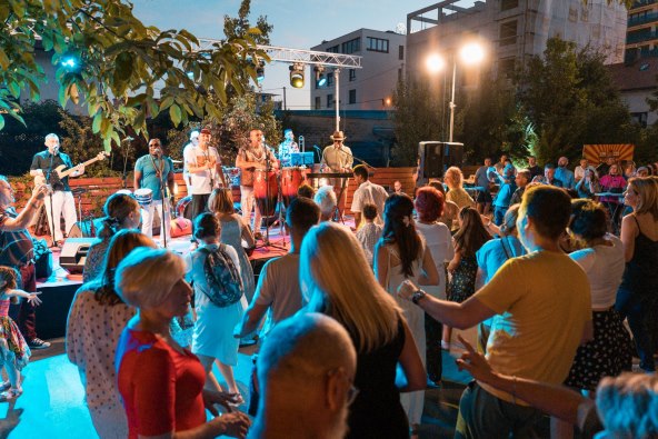 Cubismo i egzotične papige na rođendanu Botanist i Pablos bara