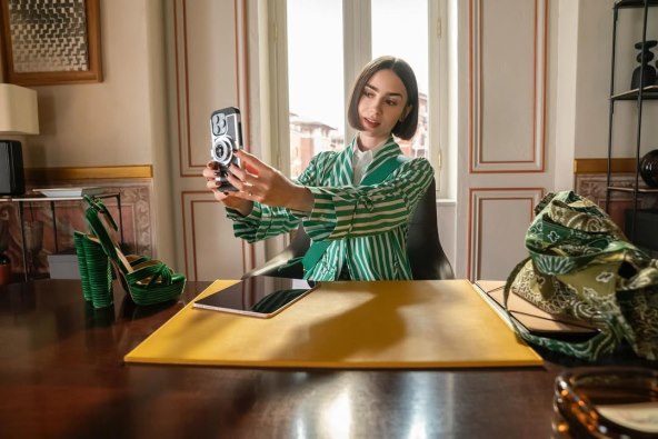 Prve fotografije 5 sezone serije Emily in Paris