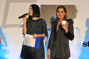 Daniela Trbović na premijeri filma sa sinom