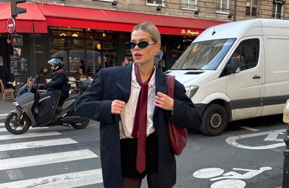 Modni trendovi jesen 2025 burgundy