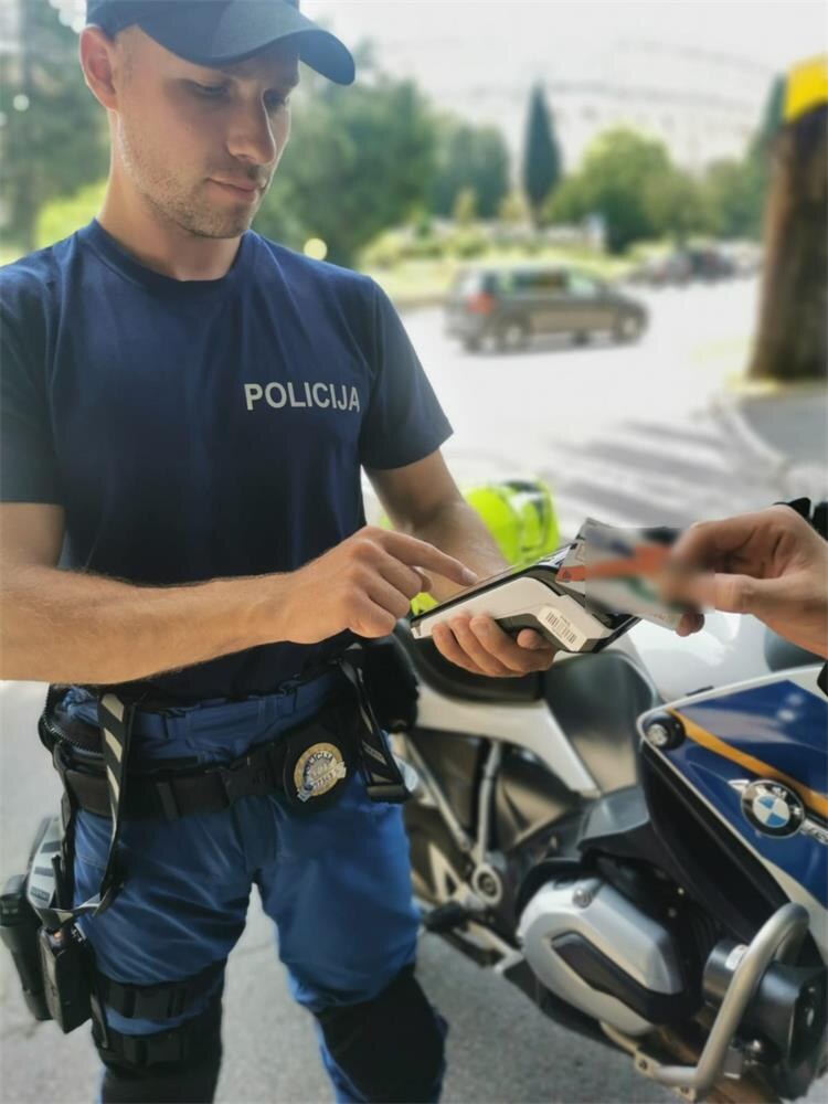 Prometna policija naplata prometne kazne prekrsaja (4).jpg