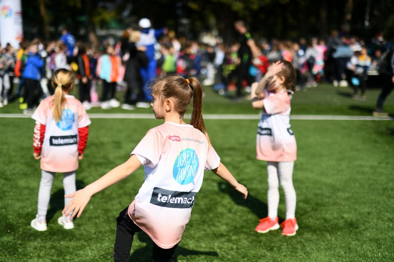 200 OSNOVNOŠKOLACA IZ PETRINJE: Natjecanje u graničaru i atletici