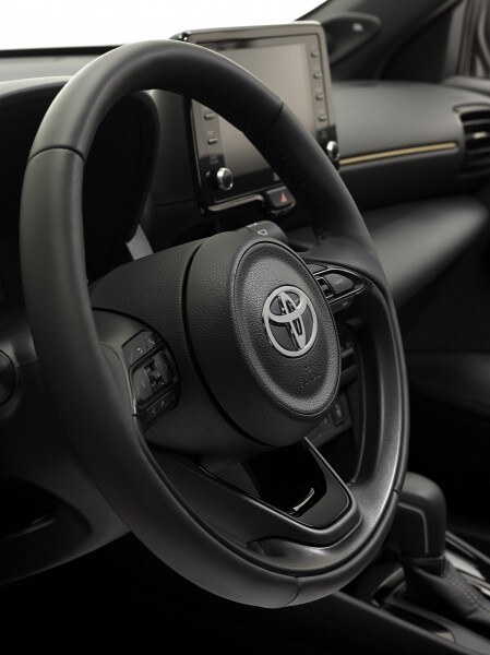 REZERVIRAJTE ONLINE SVOJU TOYOTU: Adventure i Premiere edition novog Yaris Cross modela